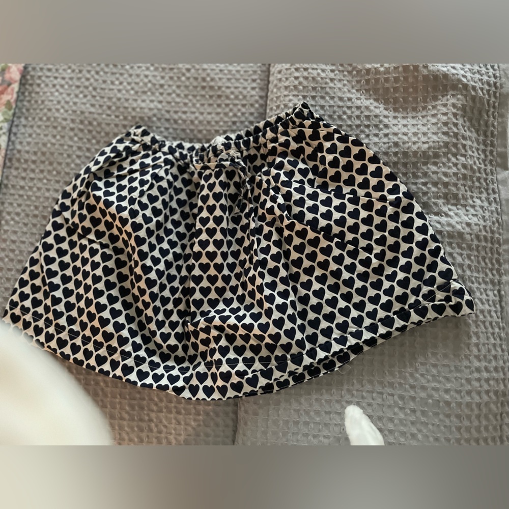 Crewcuts black and white hearts skirt. Size6/7